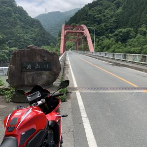 浦山川にかかる浦山大橋with CBR650R①