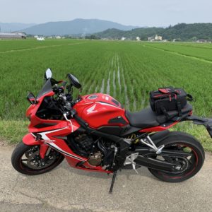 秩父の緑あふれる田んぼにてwith CBR650R