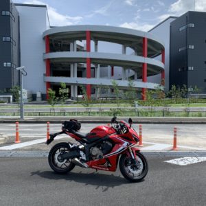 坂戸西スマートIC隣の三重ループ橋にてwith CBR650R