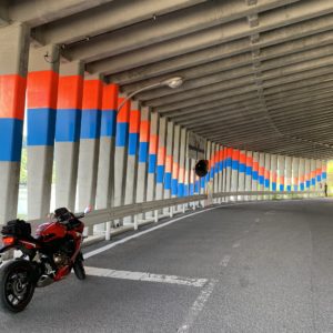 奈良俣ダム上部のダムサイドにあるアートなスノーシェッドwith CBR650R