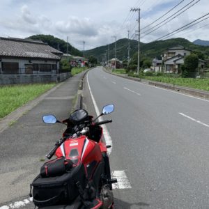 ときがわ町方面の山間部へ向かうCBR650R