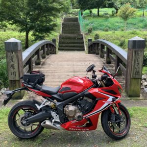あじさい公園入り口にかかるあじさい橋にてwith CBR650R