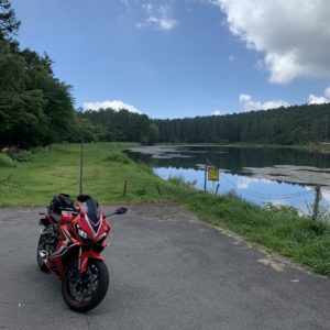 戸隠バードライン・大座法師池にてwith CBR650R