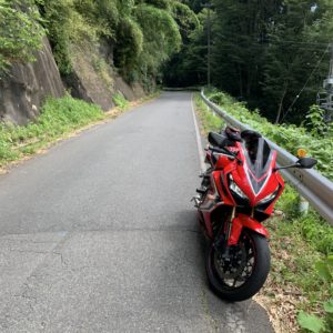 天竜川沿いを走るr18にてwith CBR650R