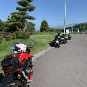 上信道・佐久平PAで数台のバイクとCBR650R