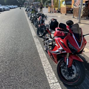 駐輪場が満杯の上里SAにてwith CBR650R