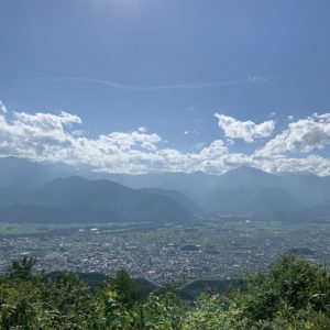 大町市鷹狩山展望台にて北アルプス絶景を望む
