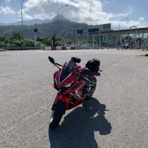 長野IC料金所にてwith CBR650R