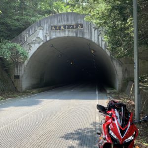 増冨ラジウムラインのアートな鳥井坂トンネルにてwith CBR650R②