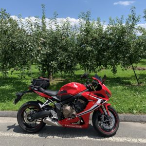 伊那西部広域農道から続くr15のリンゴ園with CBR650R