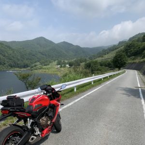 乙女湖サイドのロードにてwith CBR650R