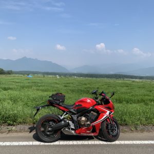八ヶ岳まきばラインにてwith CBR650R