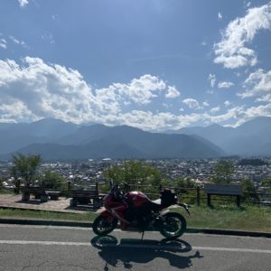 大町山岳博物館下展望台にてwith CBR650R