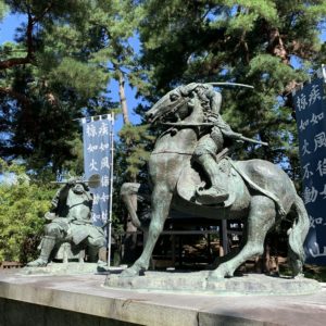 川中島古戦場の信玄VS謙信の銅像にて②