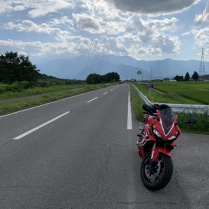 雲の合間からの光に包まれた中央アルプスwith CBR650R