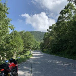 チェリーパークラインの視界が開けたポイントにて with CBR650R