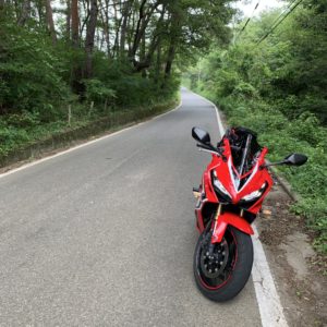 韮崎の町に向かう下り1.5車線「昇仙峡グリーンライン」with CBR650R