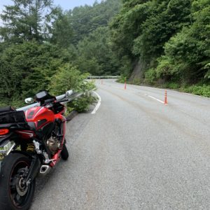 視界の開けた2車線エリアのクリスタルラインにてwith CBR650R