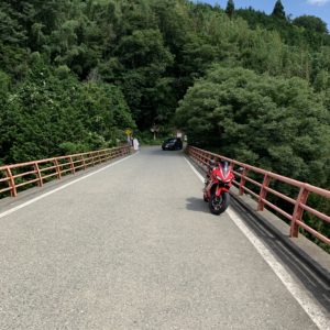 天竜川を渡る名もなき橋にてwith CBR650R