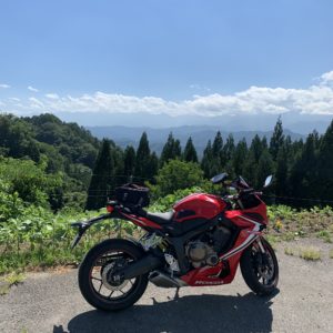 信州・小川アルプスラインにて遠く北アルプスを望むwith CBR650R