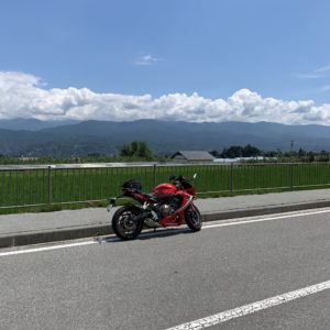 伊那西部広域農道から続くr15から南アルプスを望むwith CBR650R