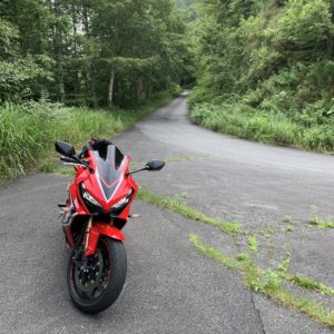 クリスタルラインの1車線エリアにてwith CBR650R