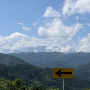 小川アルプスラインにて北アルプスを垣間見る