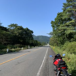 榛名山手前の直線ロードを眺めるwith CBR650R