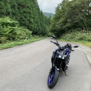 布引高原へ向かう1・5車線ロードにてwith MT-09