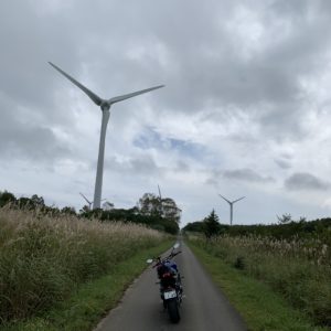 布引高原の巨大風車パラダイス風景(南ルートにて)with MT-09