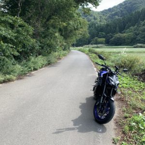 猪苗代湖東岸沿いを走るr376にてwith MT-09