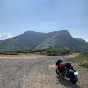 毛無峠のダートエリアに到着with CBR650R