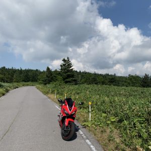 上信スカイラインの視界が完全に抜けたエリアにてwith CBR650R