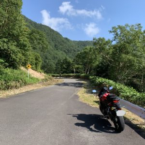 視界が開けてきた上信スカイラインにてwith CBR650R