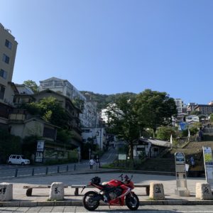 伊香保温泉の石段にてwith CBR650R