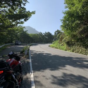 榛名山へ向かうr33のワインディングロードにてwith CBR650R