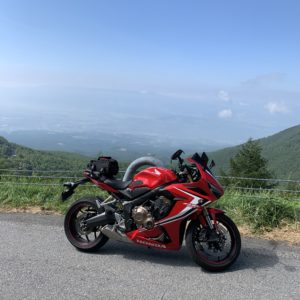 高峰高原ほど近いチェリーパークラインにてwith CBR650R