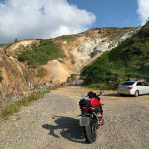 万座温泉の硫黄の匂いが充満する中でwith CBR650R