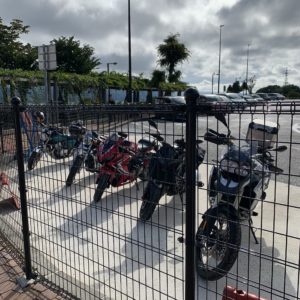 諏訪SA駐輪場にてwith CBR650R