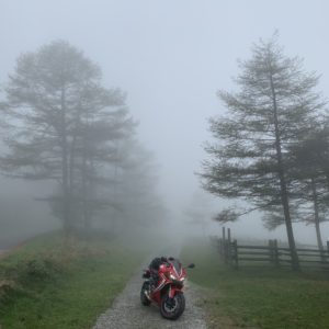 高ボッチ高原 草競馬場横にてwith CBR650R