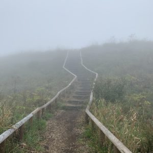 高ボッチ高原見晴らしの丘を登る①