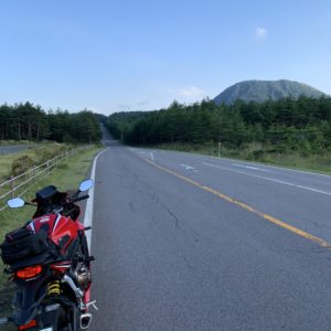 誰もいない浅間六里ヶ原休憩所にてwith CBR650R②