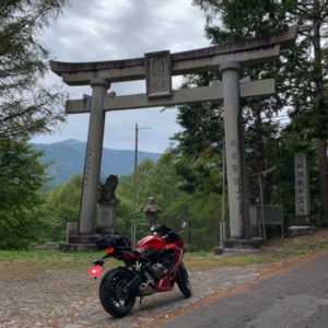 霊峰ライン沿いの鳥居にてwith CBR650R