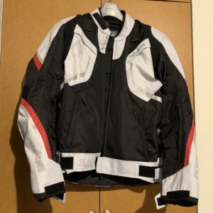 コスパ抜群の装備、コミネ・R-Specシステムジャケット
