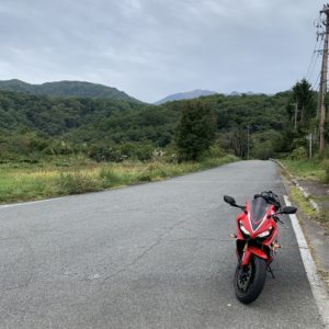 御岳ブルーラインの麓にて御嶽山を眺めるwith CBR650R