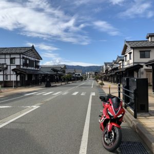 塩沢宿の通り風景with CBR650R