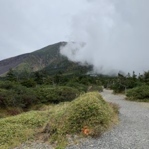 御嶽山登山道を進む②