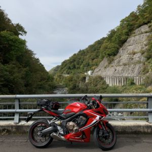 三国川ダム湖の風景with CBR650R