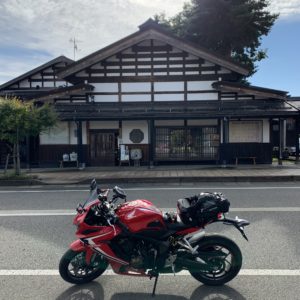 塩沢宿の酒屋さんにてwith CBR650R