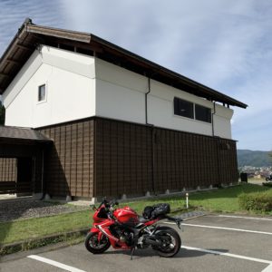 八海醸造 魚沼の里 の風情ある建物にてwith CBR650R